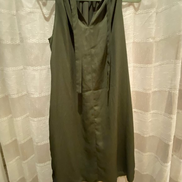 Green Dress - Picture 2 of 10